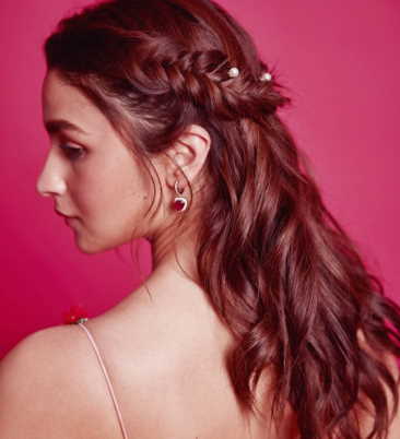 17+ Trendiest Hairdos to Glam Up Your Wedding Reception Look | WeddingBazaar