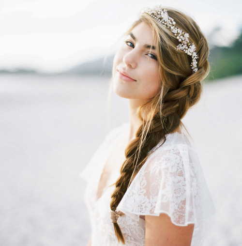bride simple hairstyle
